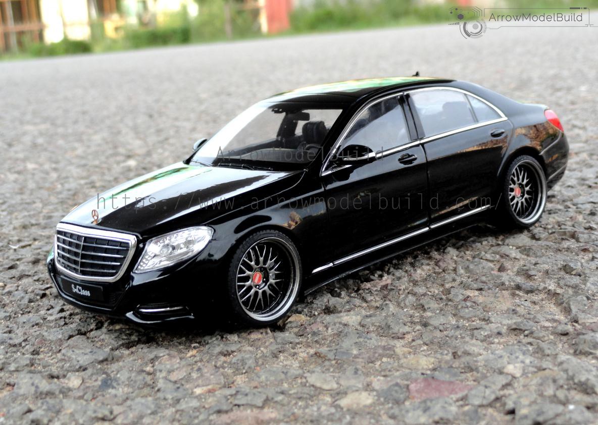 Picture of ArrowModelBuild Mercedes-Benz S500 Custom Color (Black Special Version) 1/24 Model Kit