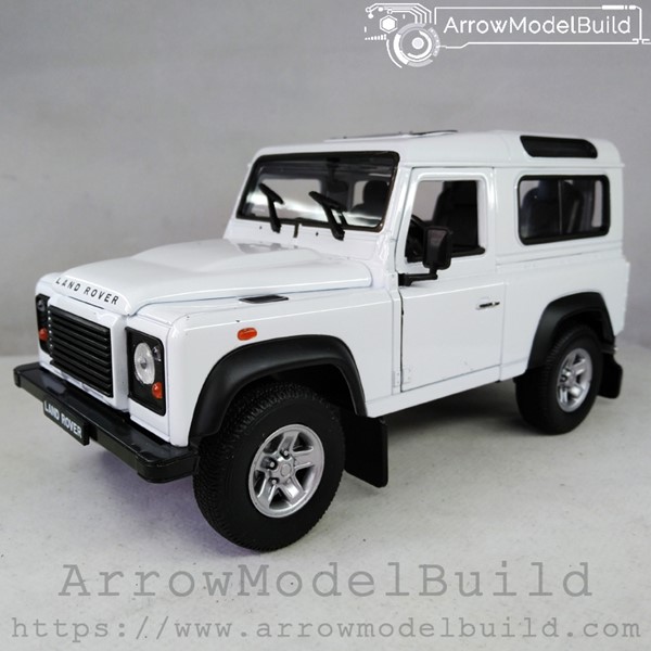 Picture of ArrowModelBuild Land Rover Custom Color (Guardian White) Without Luggage Rack Built & Painted 1/24 Model Kit