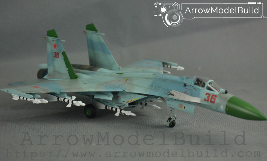 Sukhoi Su27 Flanker B Russian Fighter 1/72 Trumpeter